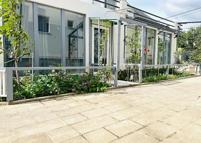 Luxvillas *
